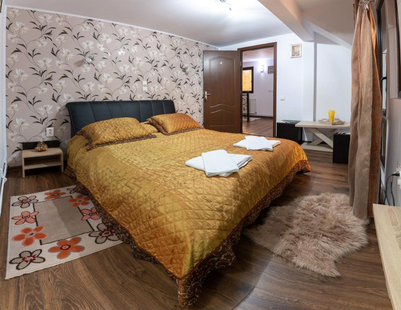 Casa Lazar Hotel Busteni Bagian luar foto
