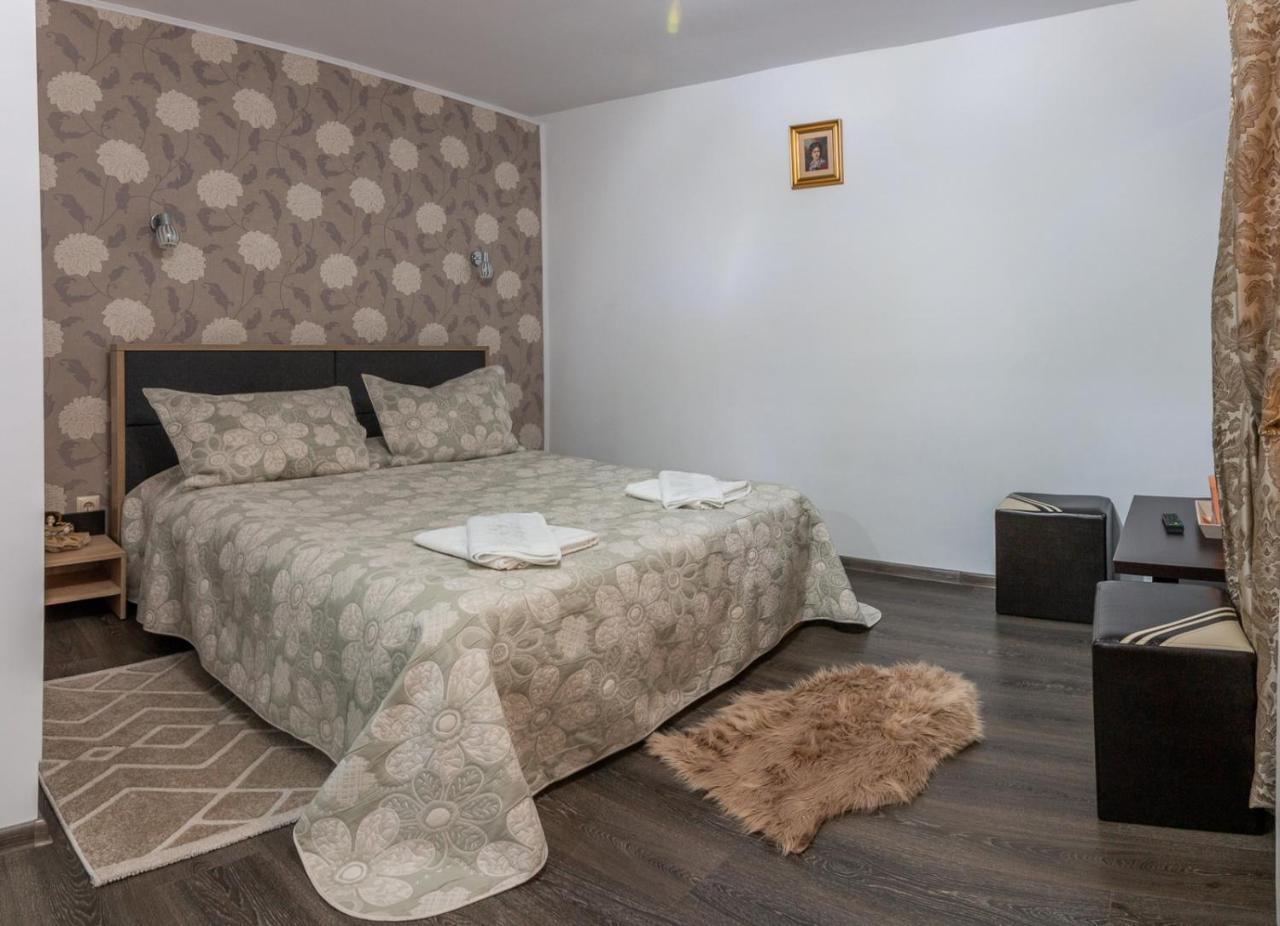 Casa Lazar Hotel Busteni Bagian luar foto